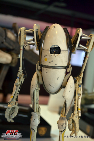 Illustration for article titled Portal 2's Atlas & P-Body Look Even Better In Real Life